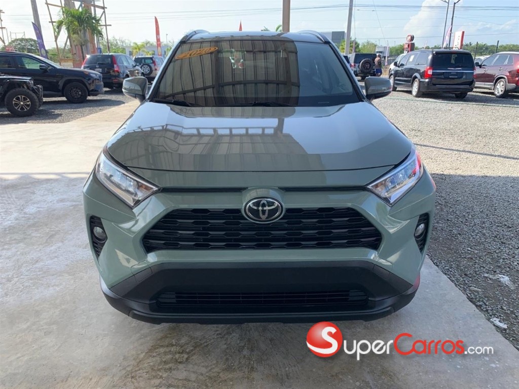2020 Toyota RAV4 XLE — foto 6 / 12