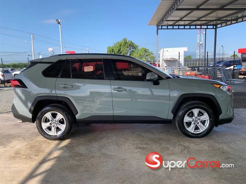 2020 Toyota RAV4 XLE — foto 7 / 12