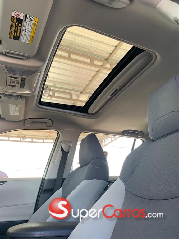 2020 Toyota RAV4 XLE — foto 8 / 12