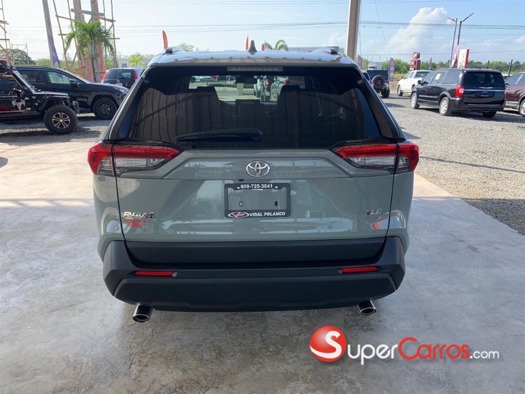2020 Toyota RAV4 XLE — foto 9 / 12