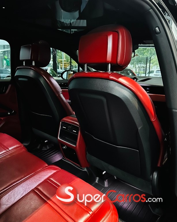 2019 Porsche Cayenne — foto 8 / 12