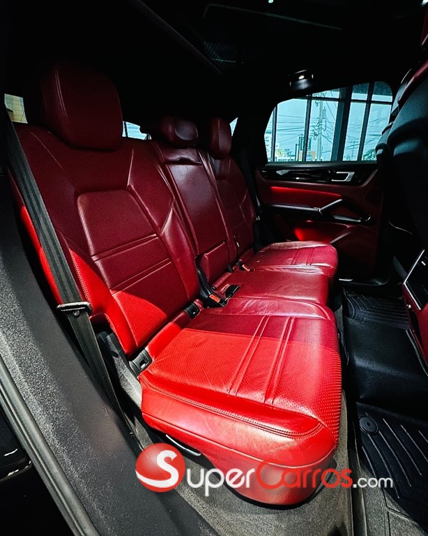 2019 Porsche Cayenne — foto 9 / 12