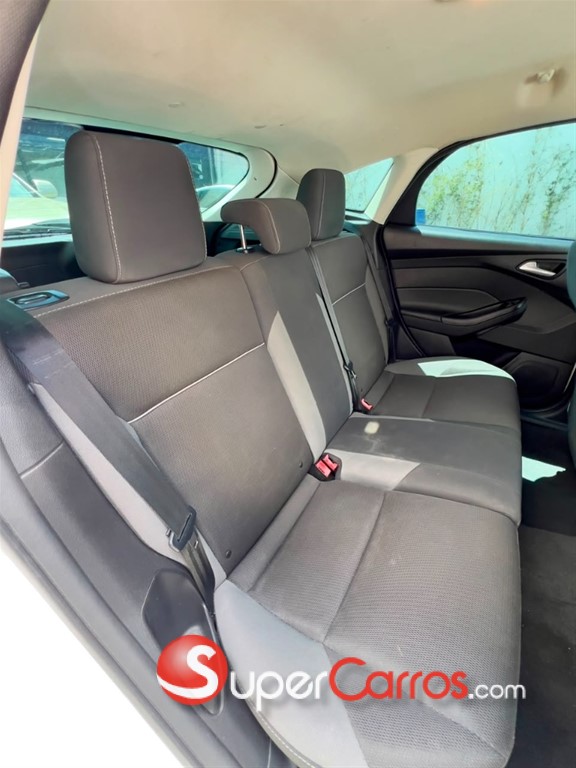 2013 Ford Focus Hatchback SE — foto 2 / 10