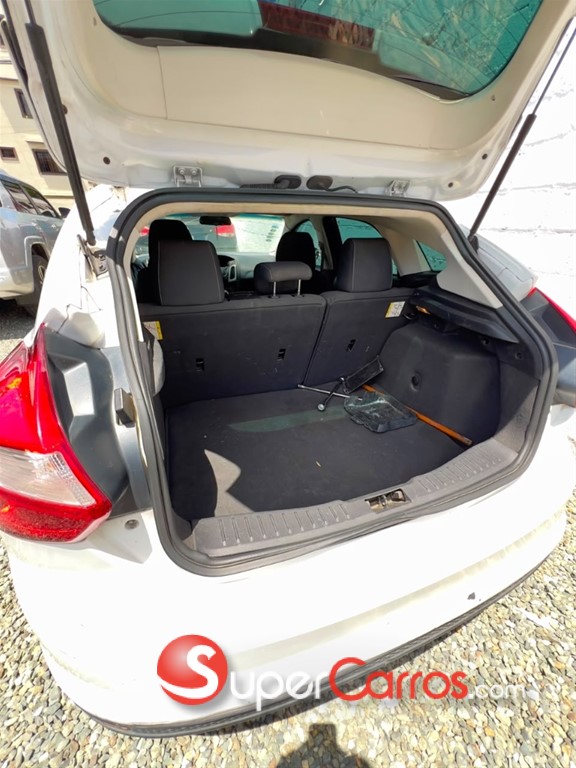 2013 Ford Focus Hatchback SE — foto 3 / 10