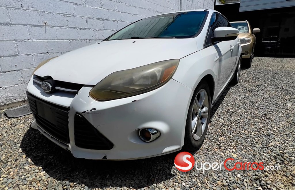 2013 Ford Focus Hatchback SE — foto 9 / 10