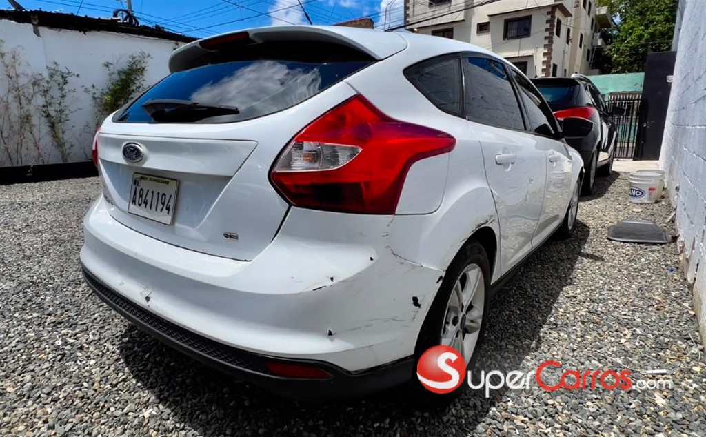 2013 Ford Focus Hatchback SE — foto 10 / 10