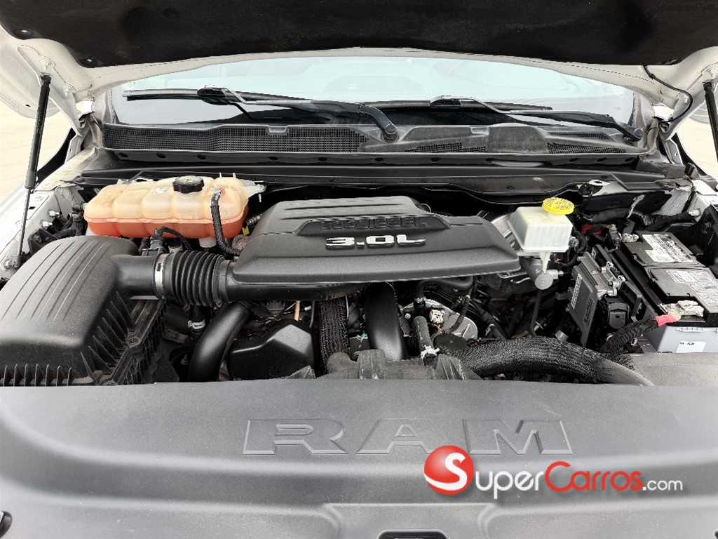 2020 Dodge Ram 1500 Laramie — foto 11 / 12