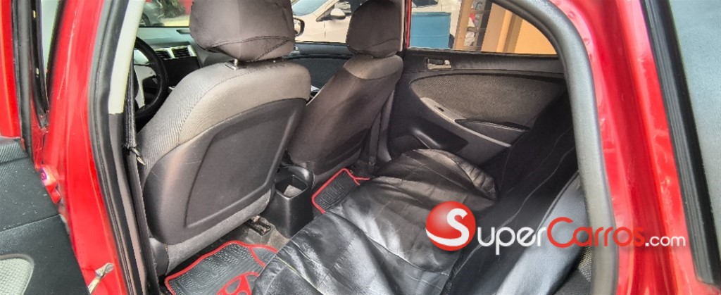2013 Hyundai Accent GLS — foto 6 / 10