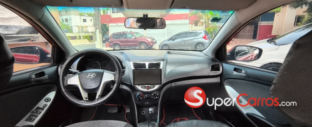 2013 Hyundai Accent GLS — foto 7 / 10