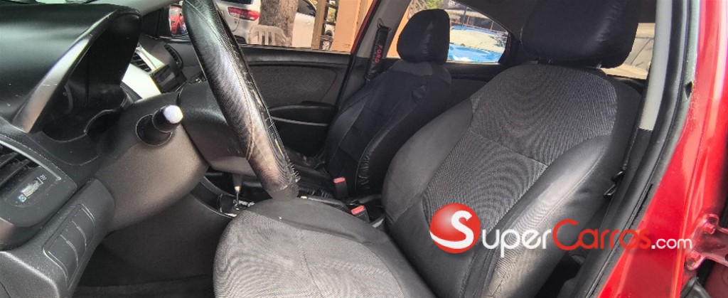 2013 Hyundai Accent GLS — foto 8 / 10