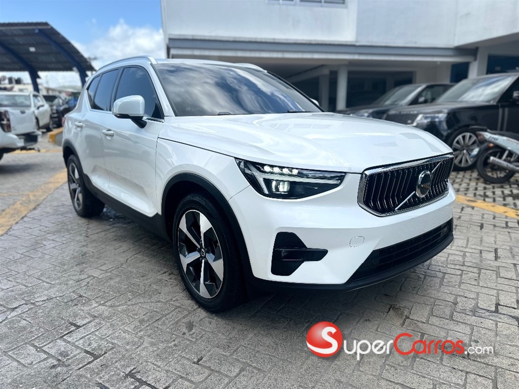 2024 Volvo XC40 Plus B4