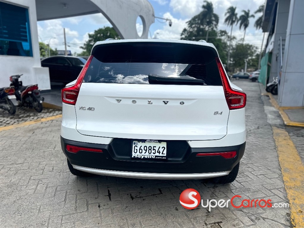 2024 Volvo XC40 Plus B4 — foto 8 / 11