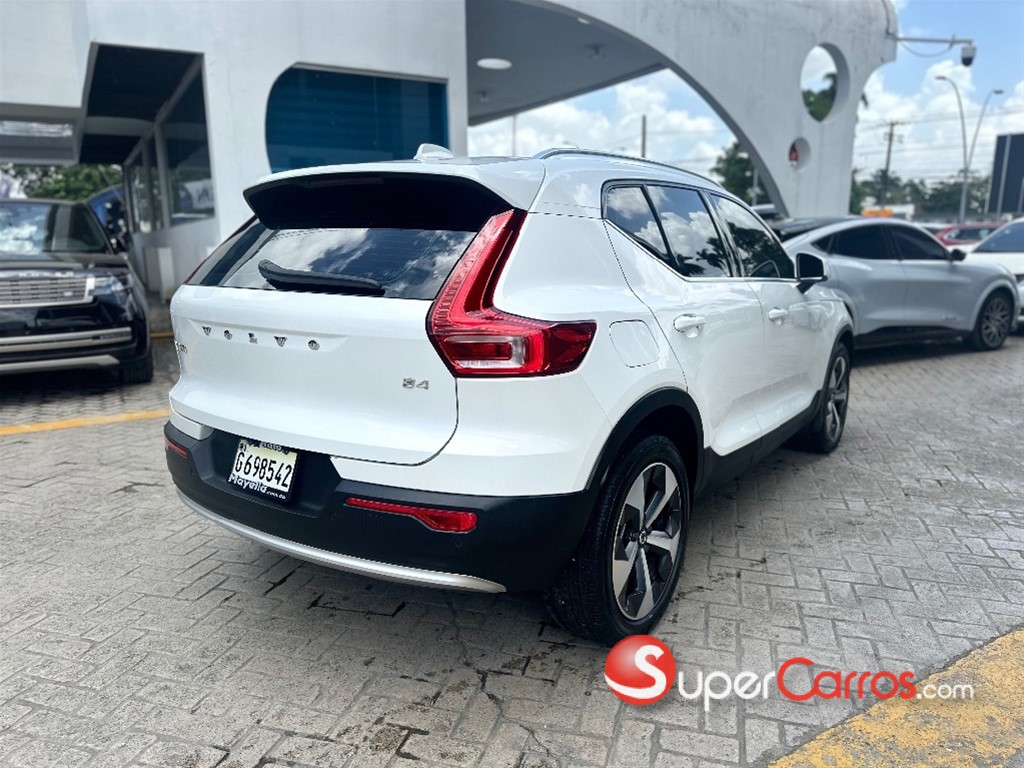 2024 Volvo XC40 Plus B4 — foto 9 / 11