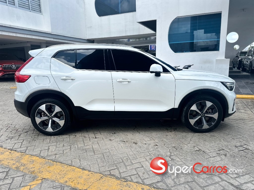 2024 Volvo XC40 Plus B4 — foto 10 / 11