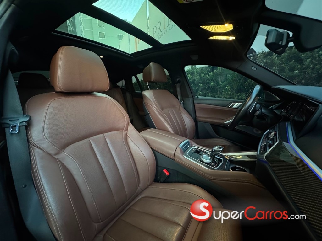 2020 BMW X 6 M50i — foto 8 / 10