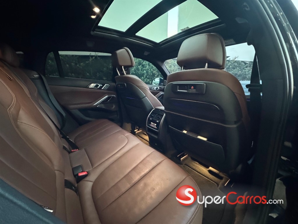 2020 BMW X 6 M50i — foto 10 / 10