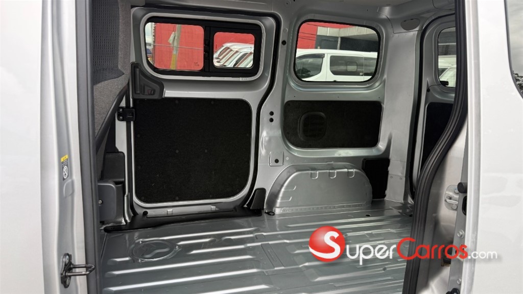 2021 Nissan NV 200 — foto 7 / 10