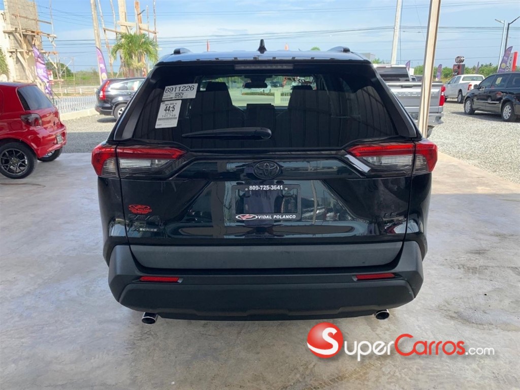 2021 Toyota RAV4 LE — foto 8 / 9