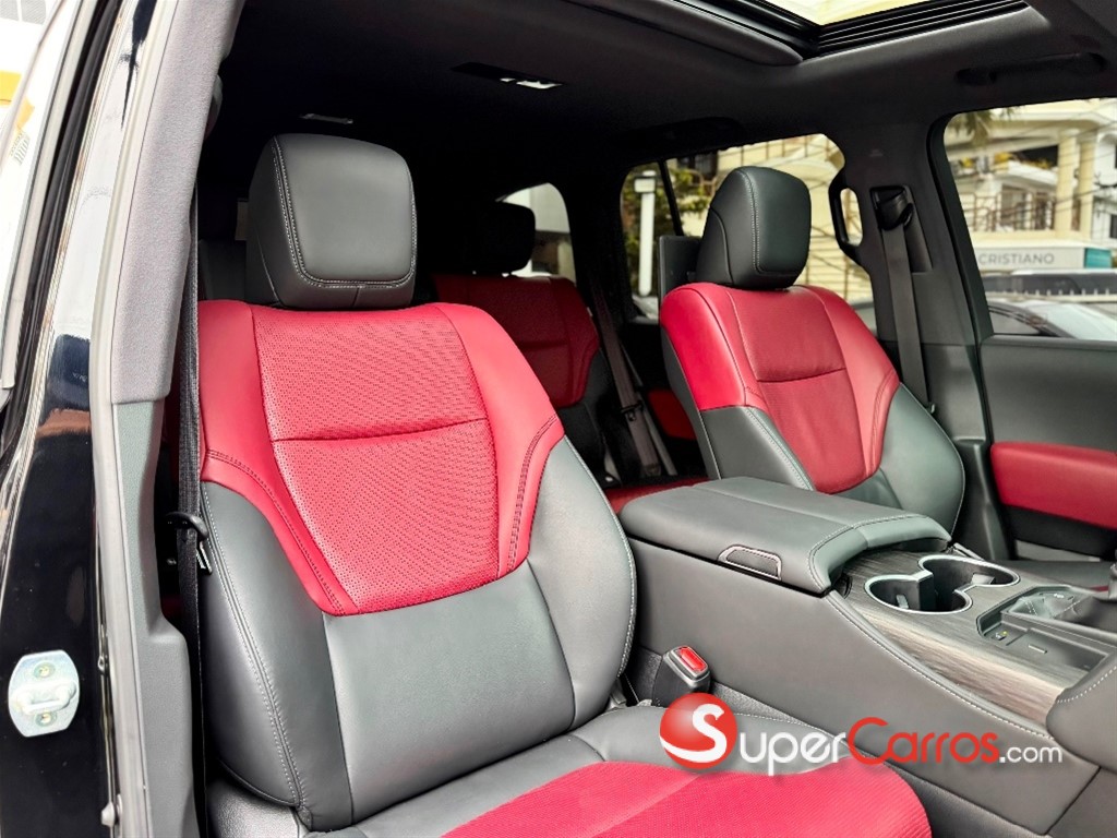 2025 Toyota Land Cruiser VXR Plus — foto 9 / 12