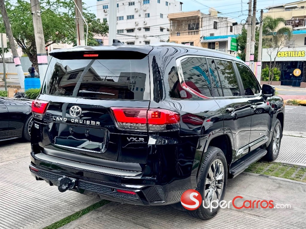 2025 Toyota Land Cruiser VXR Plus — foto 12 / 12