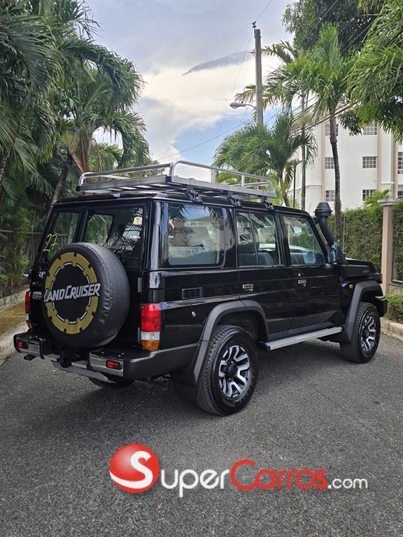 2027 Toyota Land Cruiser LX Serie 70 — foto 3 / 4