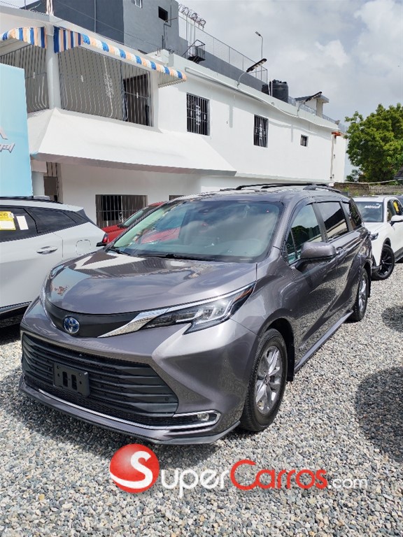 2021 Toyota Sienna XLE — foto 2 / 9