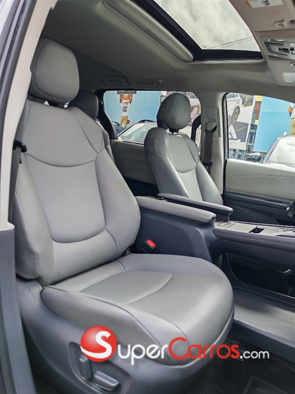 2021 Toyota Sienna XLE — foto 4 / 9