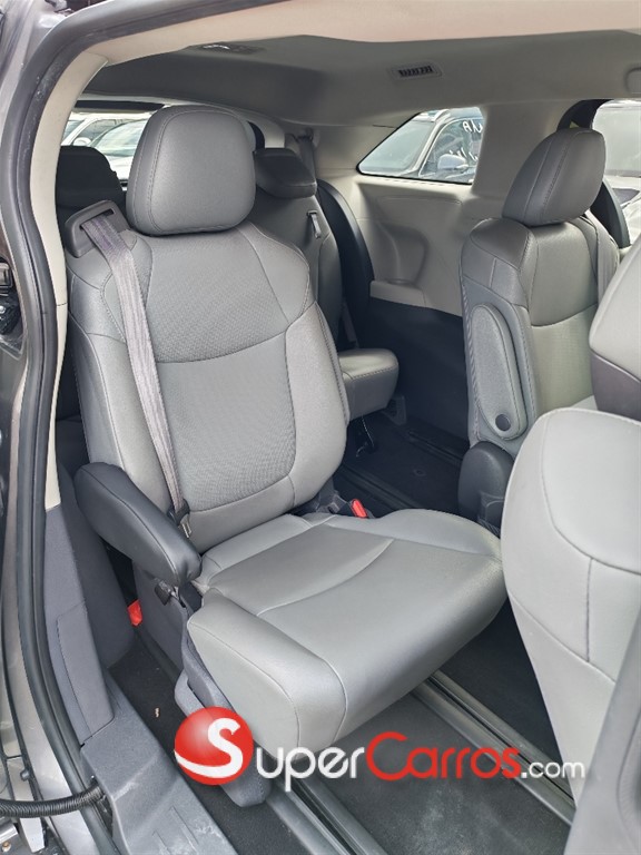 2021 Toyota Sienna XLE — foto 5 / 9