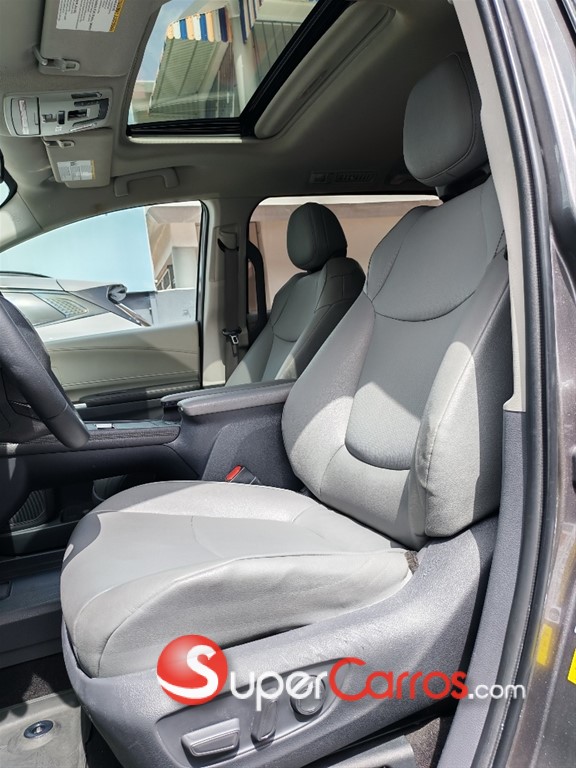 2021 Toyota Sienna XLE — foto 8 / 9