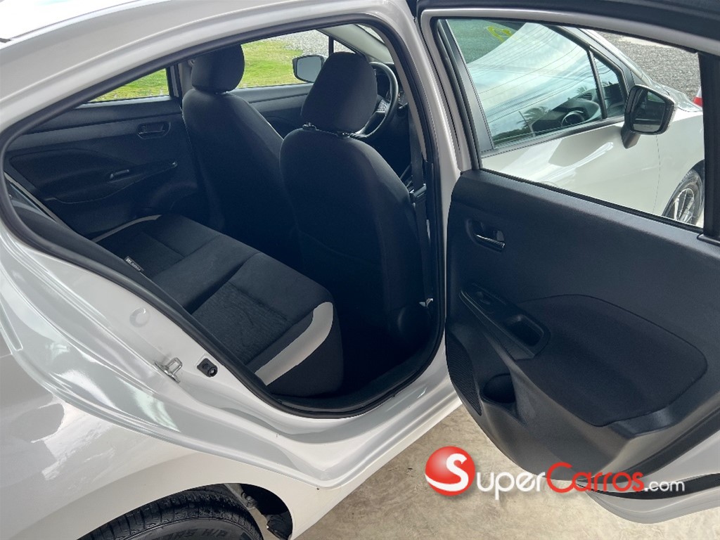 2021 Nissan Versa SV — foto 8 / 11