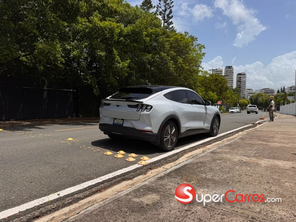 2021 Ford Mustang Mach-E Premium RWD — foto 5 / 10