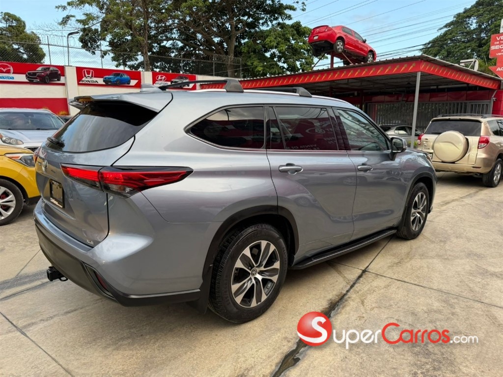 2020 Toyota Highlander XLE — foto 4 / 12