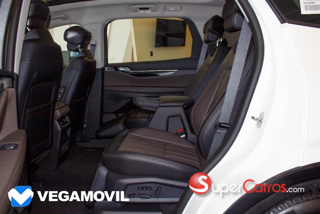 2026 Ford EDGE Titanium — foto 4 / 12