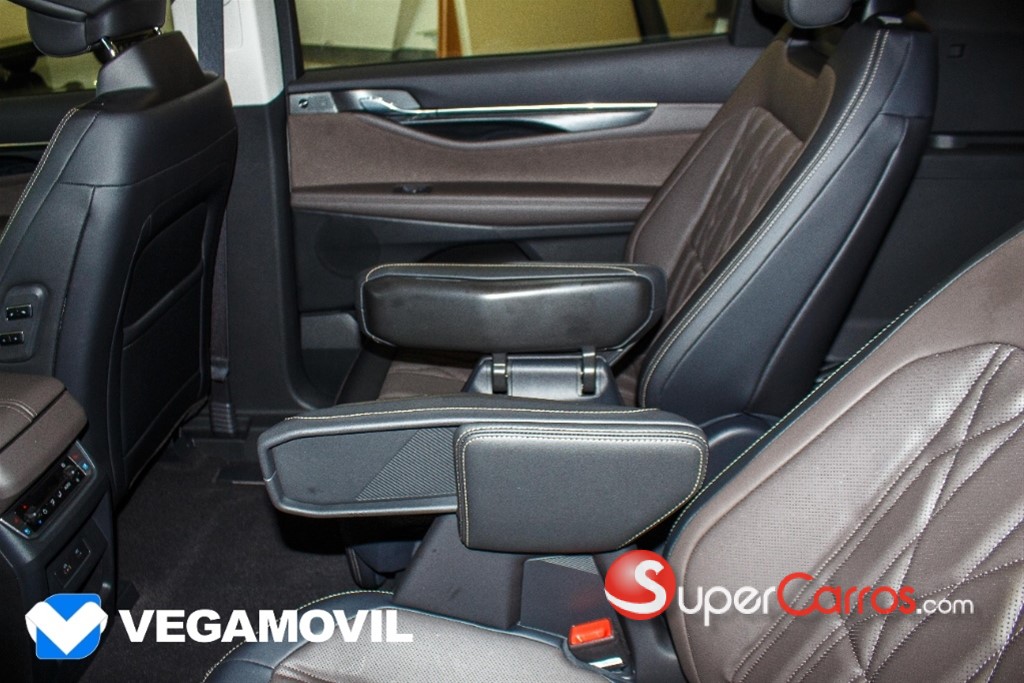 2026 Ford EDGE Titanium — foto 5 / 12
