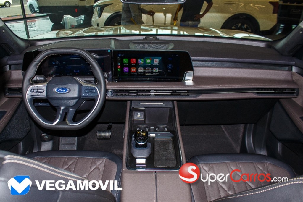 2026 Ford EDGE Titanium — foto 10 / 12