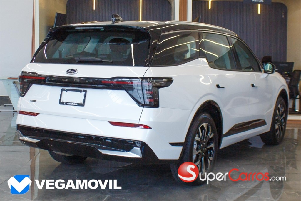 2026 Ford EDGE Titanium — foto 11 / 12
