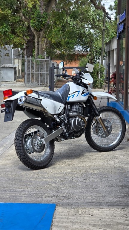2026 Suzuki DR 650 Dual Sport — foto 4 / 12