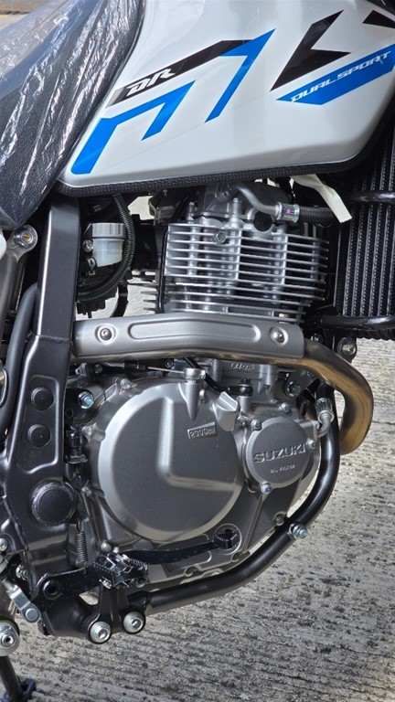 2026 Suzuki DR 650 Dual Sport — foto 5 / 12