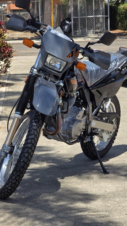 2026 Suzuki DR 650 Dual Sport — foto 11 / 12