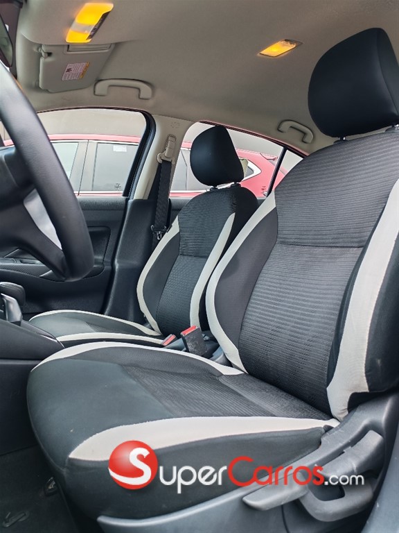 2020 Nissan Versa SV — foto 3 / 7