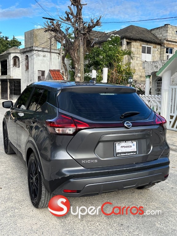 2021 Nissan Kicks SV — foto 3 / 5