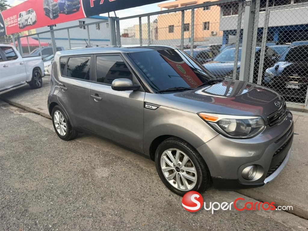 2017 Kia Soul Plus — foto 2 / 10