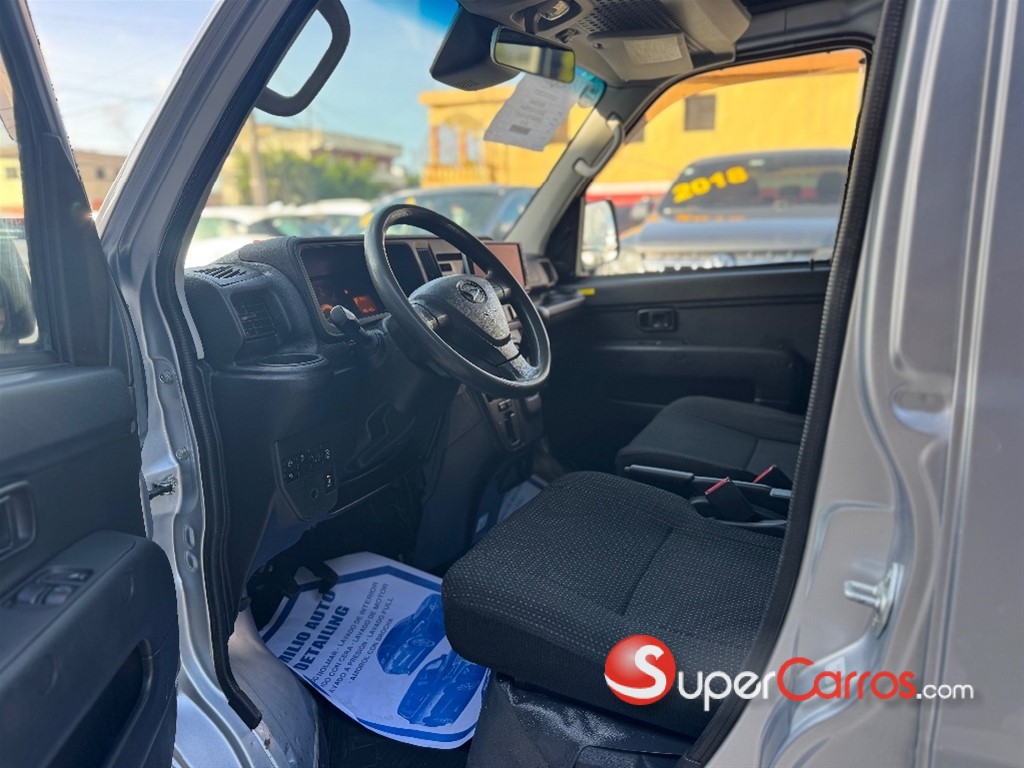 2020 Daihatsu Hijet Minivan — foto 7 / 9