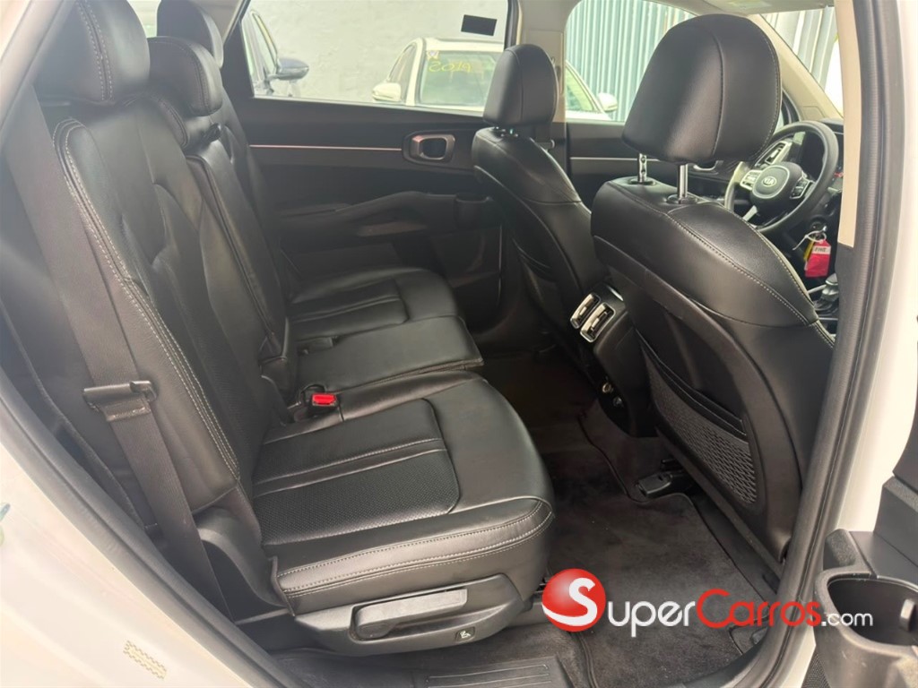 2021 Kia Sorento LX — foto 9 / 12