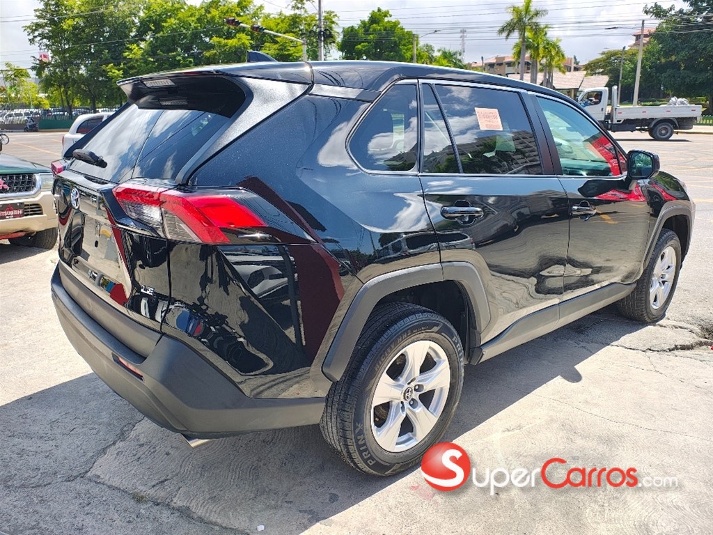 2022 Toyota RAV4 LE — foto 8 / 10
