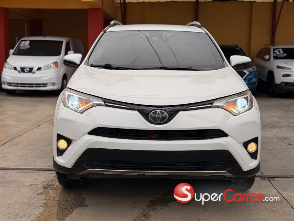 2018 Toyota RAV4 LE — foto 2 / 8