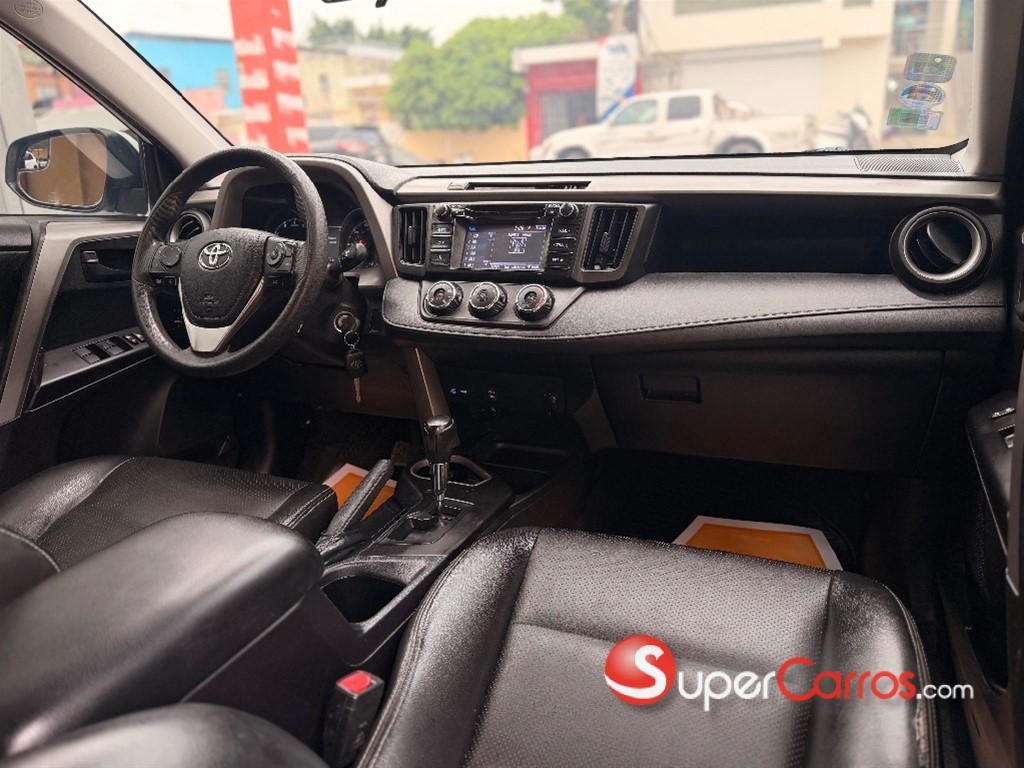 2018 Toyota RAV4 LE — foto 4 / 8
