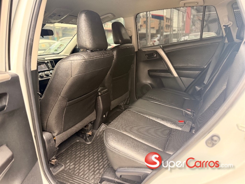 2018 Toyota RAV4 LE — foto 6 / 8