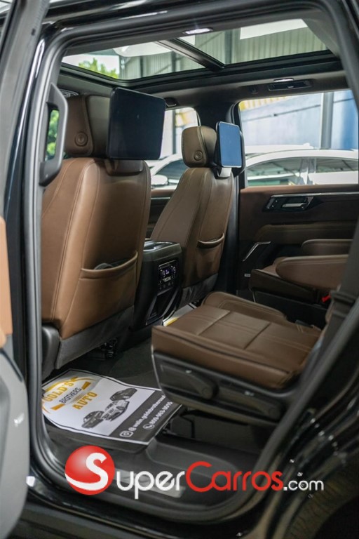 2025 Chevrolet Tahoe Highcountry — foto 8 / 11