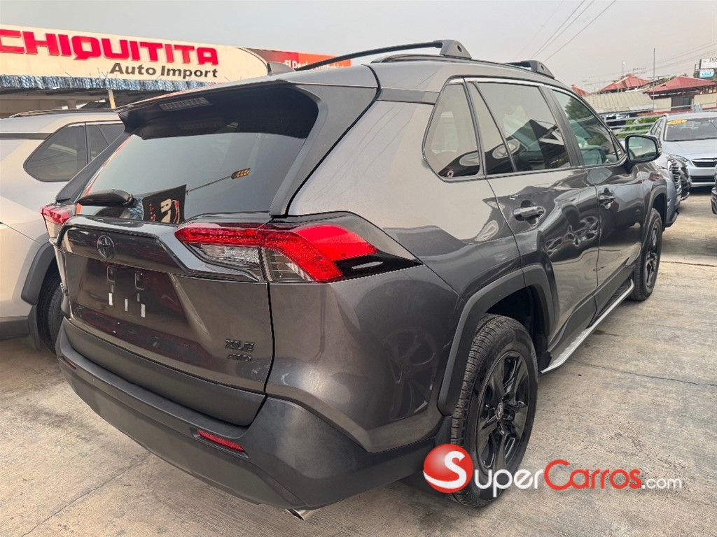 2021 Toyota RAV4 XLE — foto 2 / 9